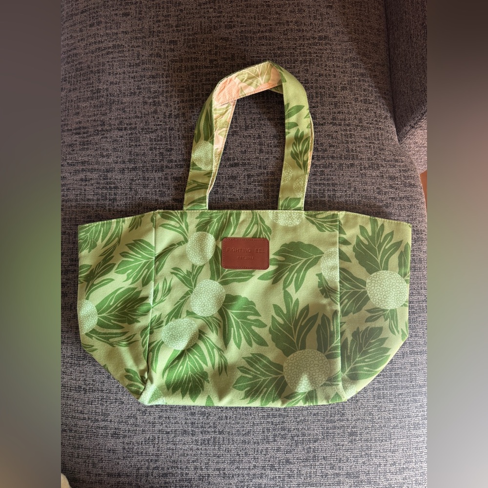Fighting Eel Reversible Tote
